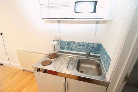 Studio to rent, St. Augustines Avenue, Wembley, Middlesex
