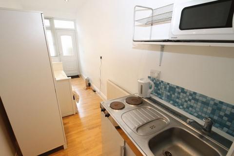 Studio to rent, St. Augustines Avenue, Wembley, Middlesex