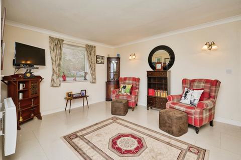 2 bedroom flat for sale, Egypt Esplanade, Cowes, PO31