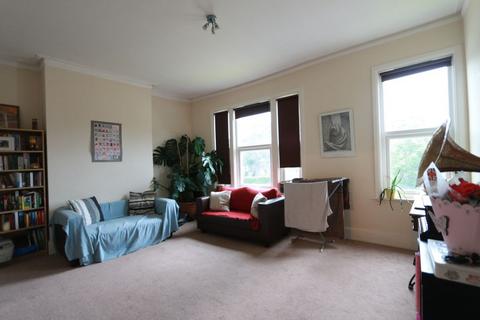 2 bedroom flat to rent, Trinity Road, Bounds Green N22