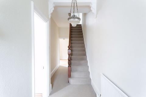 3 bedroom semi-detached house to rent, Kendall Avenue, South Croydon