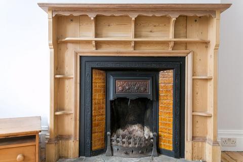 3 bedroom semi-detached house to rent, Kendall Avenue, South Croydon