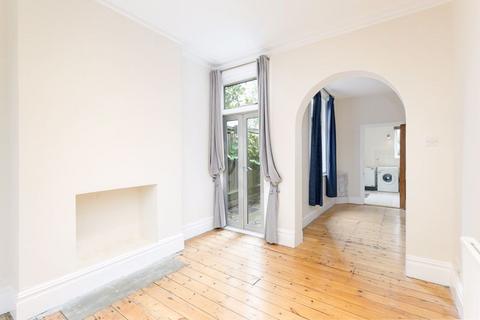 3 bedroom semi-detached house to rent, Kendall Avenue, South Croydon