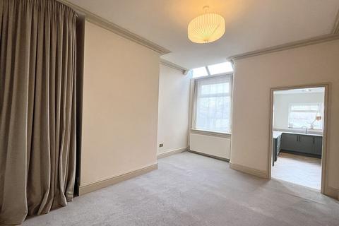 3 bedroom house to rent, Canal Bank, Manchester