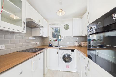 2 bedroom apartment for sale, Emslie Road, Falmouth - Retirement sea front apartment