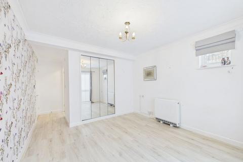 2 bedroom apartment for sale, Emslie Road, Falmouth - Retirement sea front apartment