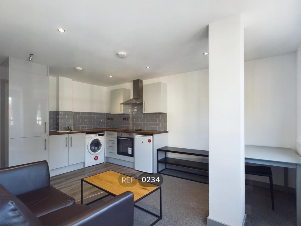 Kitchen &amp; Living area