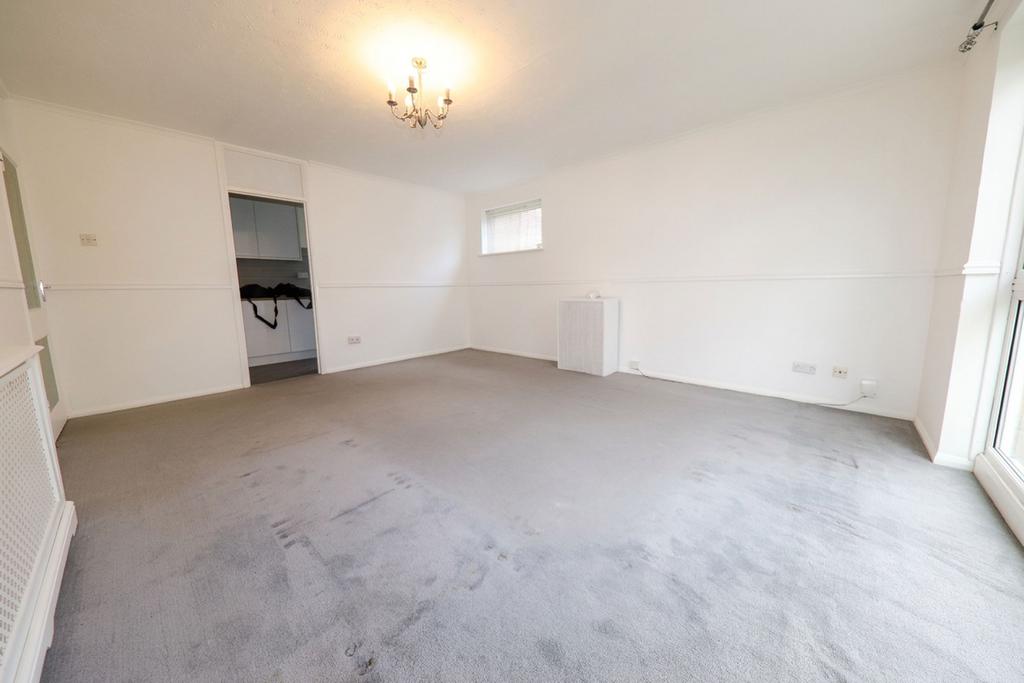 Living Room (3)(E)