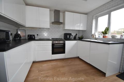 3 bedroom end of terrace house for sale, Chestnut Walk, Gosport