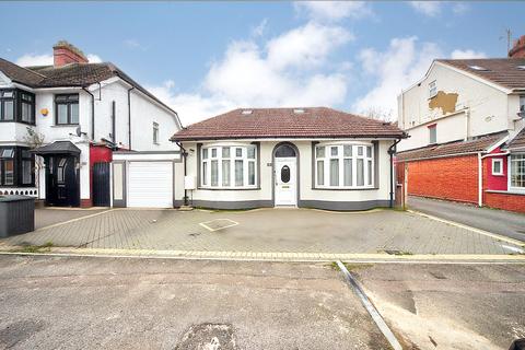 6 bedroom bungalow for sale, Arundel Road, Luton