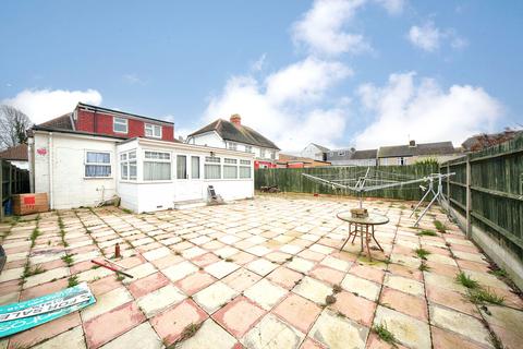 6 bedroom bungalow for sale, Arundel Road, Luton