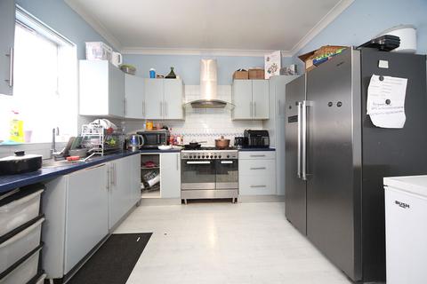 6 bedroom bungalow for sale, Arundel Road, Luton