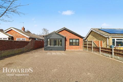 3 bedroom detached bungalow for sale, Beach Road, Scratby