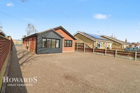 3 bedroom detached bungalow for sale, Beach Road, Scratby