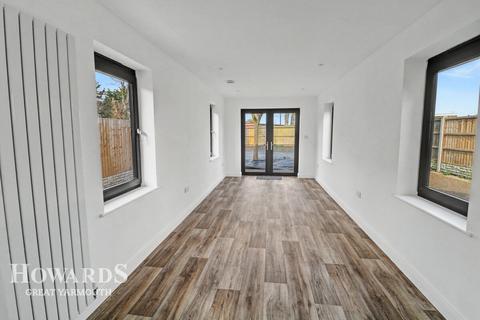 3 bedroom detached bungalow for sale, Beach Road, Scratby