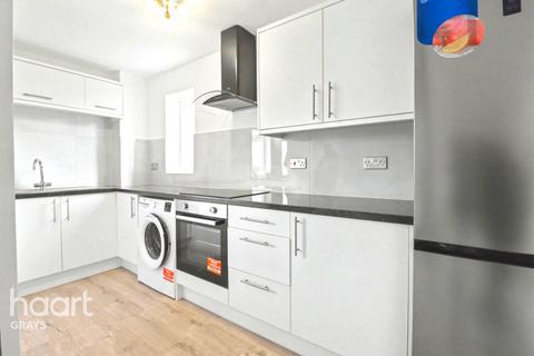 1 bedroom terraced house to rent, Thackeray Avenue, TILBURY