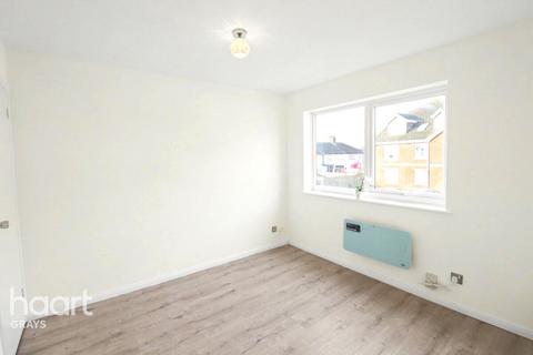 1 bedroom terraced house to rent, Thackeray Avenue, TILBURY