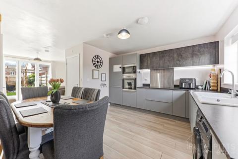 undefined, Little Wood Crescent, Wakefield WF1