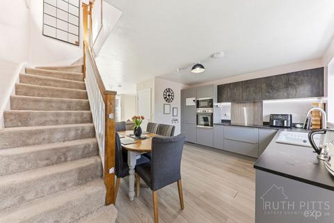 undefined, Little Wood Crescent, Wakefield WF1