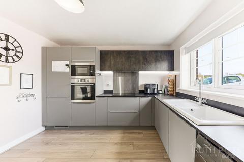 undefined, Little Wood Crescent, Wakefield WF1