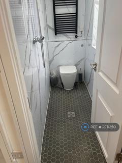 2 bedroom flat to rent, Falloden Way, London, NW11