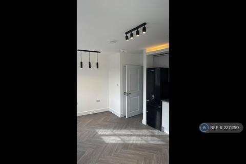 2 bedroom flat to rent, Falloden Way, London, NW11