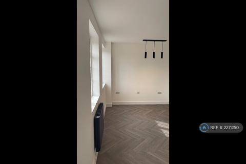 2 bedroom flat to rent, Falloden Way, London, NW11
