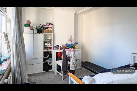 3 bedroom maisonette to rent, Rayners Lane, Harrow, HA2