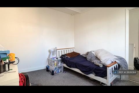 3 bedroom maisonette to rent, Rayners Lane, Harrow, HA2