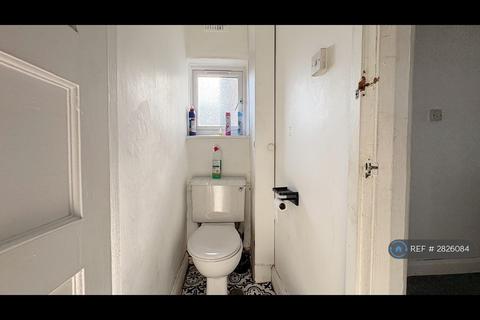 3 bedroom maisonette to rent, Rayners Lane, Harrow, HA2