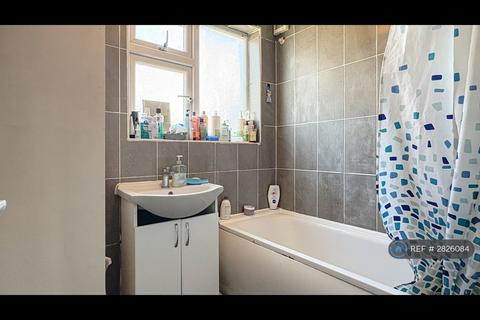 3 bedroom maisonette to rent, Rayners Lane, Harrow, HA2