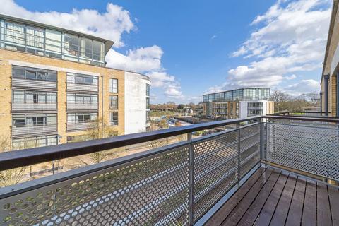3 bedroom flat to rent, Town Meadow, Brentford TW8