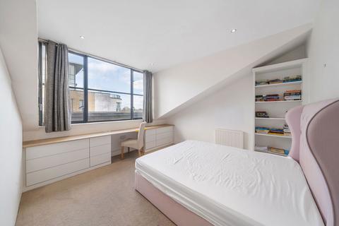 3 bedroom flat to rent, Town Meadow, Brentford TW8