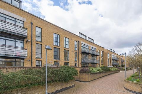 3 bedroom flat to rent, Town Meadow, Brentford TW8