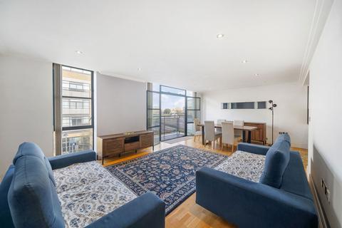 3 bedroom flat to rent, Town Meadow, Brentford TW8