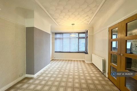 3 bedroom semi-detached house to rent, Beechburn Crescent, Liverpool, L36