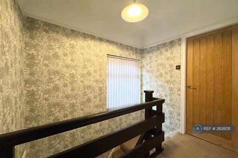3 bedroom semi-detached house to rent, Beechburn Crescent, Liverpool, L36