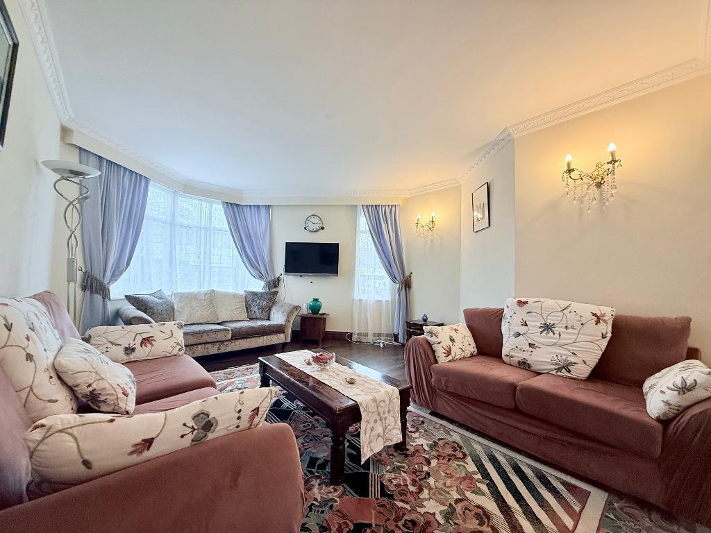 House in London - View 2