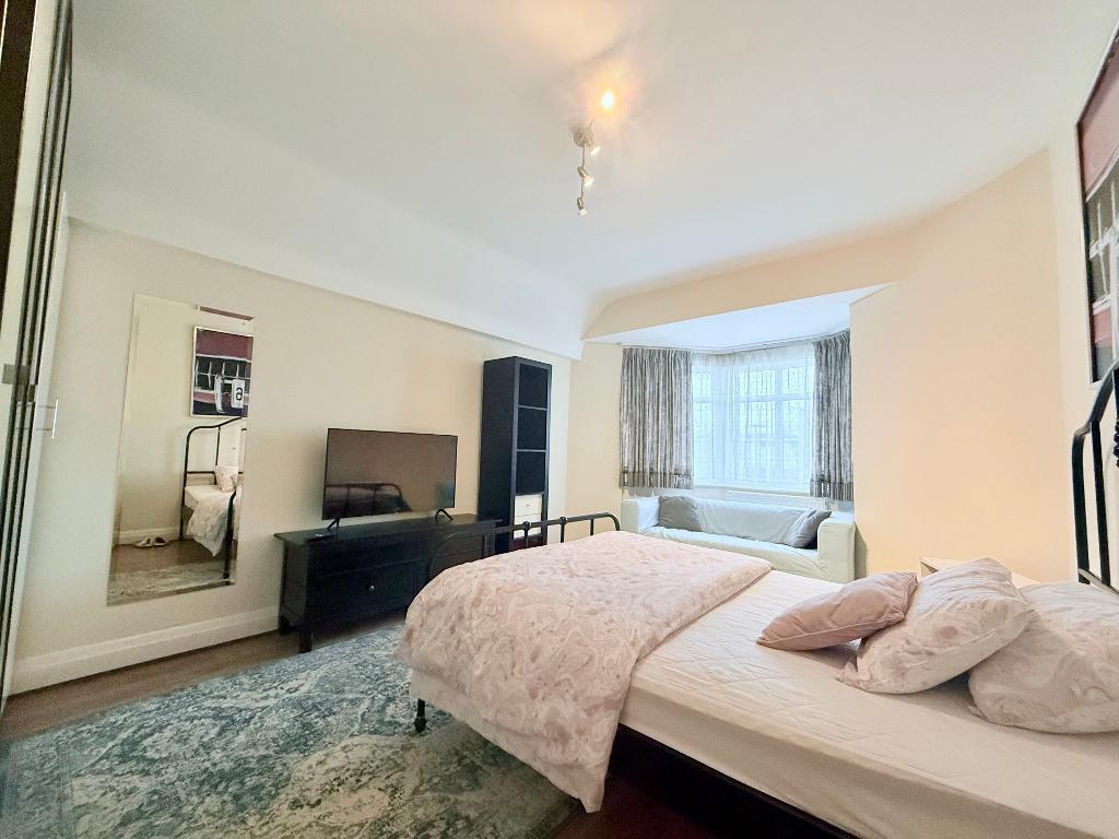 House in London - View 4
