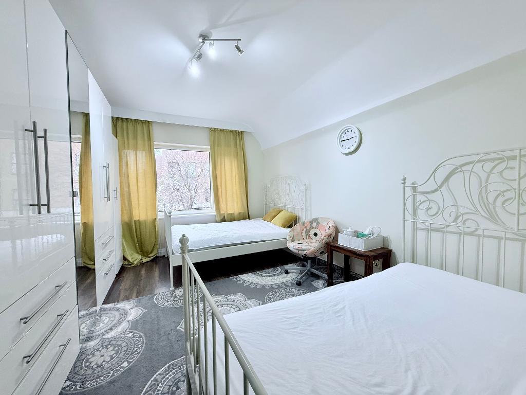 House in London - View 5