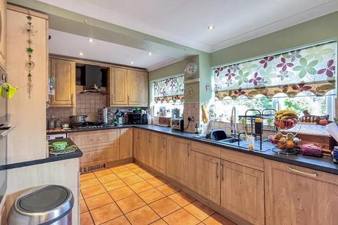 4 bedroom end of terrace house for sale, Courtwood Lane, South Croydon CR0