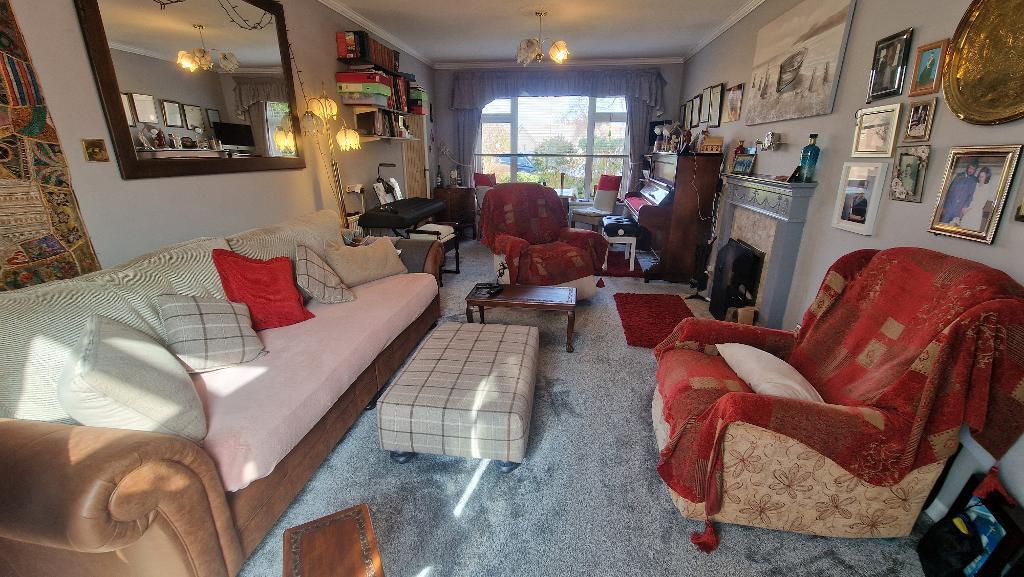 Sitting Room/Dining Room