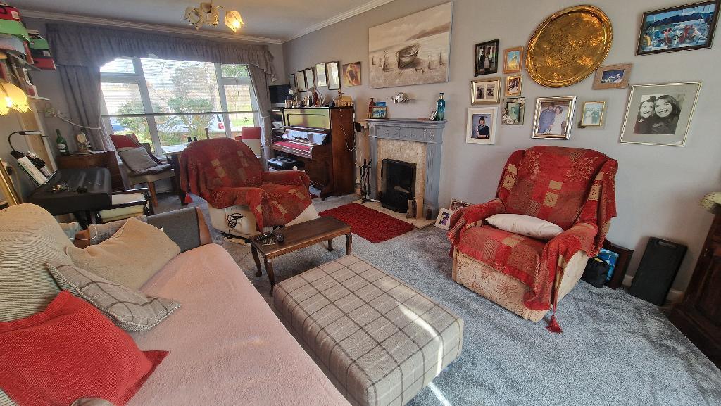 Sitting Room/Dining Room