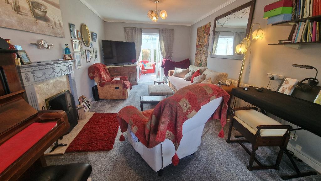 Sitting Room/Dining Room