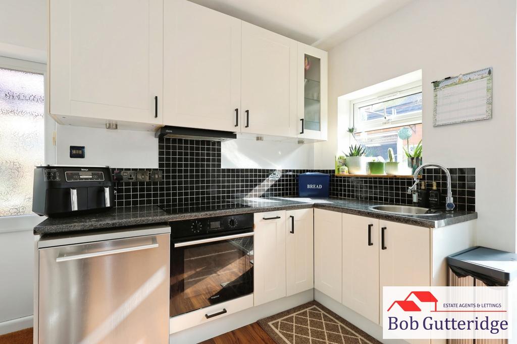 Fitted kitchen / dining room