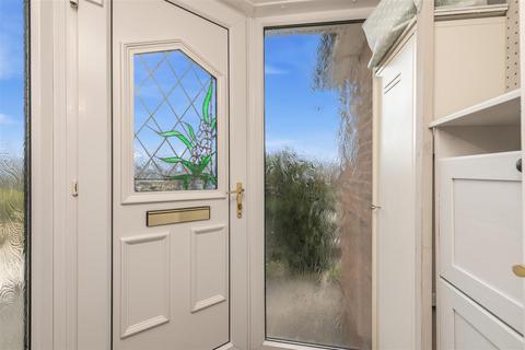 4 bedroom semi-detached bungalow for sale, Sunnybank Road, Greetland, Halifax