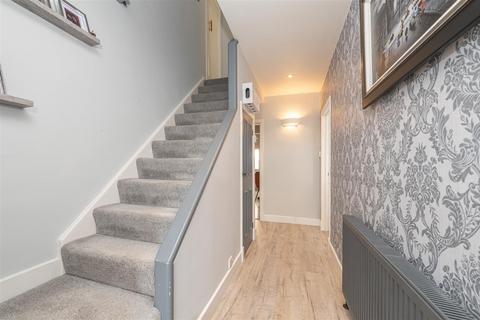 4 bedroom semi-detached bungalow for sale, Sunnybank Road, Greetland, Halifax