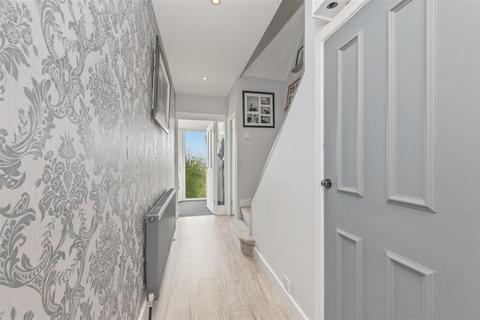 4 bedroom semi-detached bungalow for sale, Sunnybank Road, Greetland, Halifax