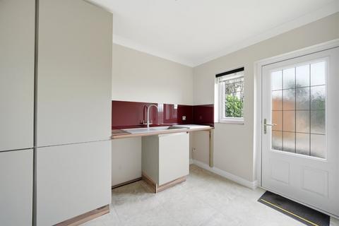 5 bedroom detached house to rent, Rossett Gardens, Harrogate, North Yorkshire, HG2