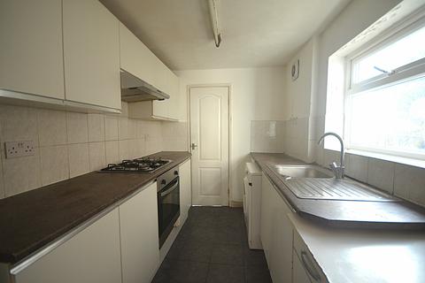 3 bedroom terraced house to rent, Netley Road, Ilford, IG2